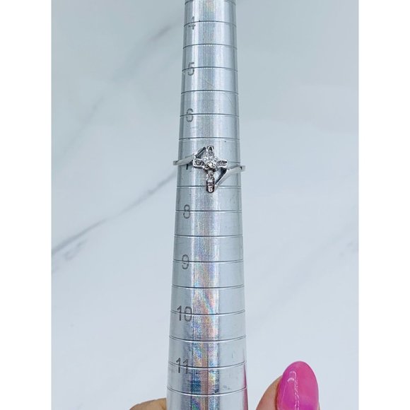 10k Gold Ring cross Size 7  ❤️ White gold and diamonds   ❤️ - Picture 3 of 4